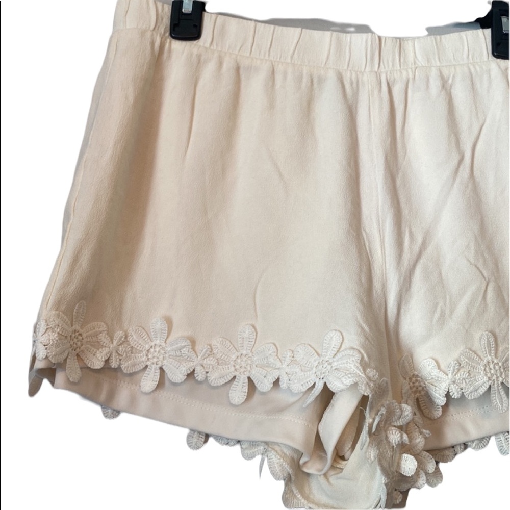 Riley & James Cream Lace Shorts - Picture 2 of 12